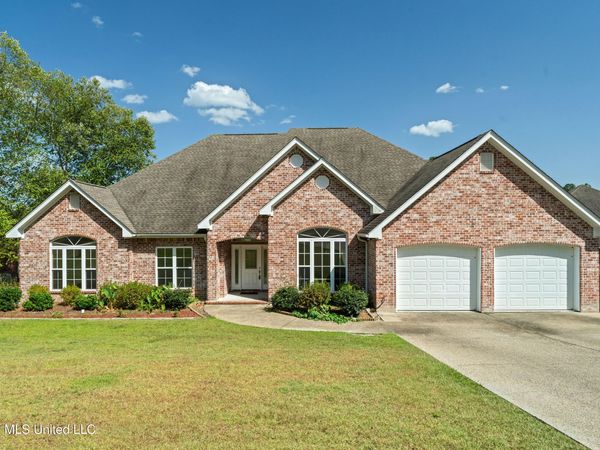 66 W Shore Drive, Hattiesburg, MS 39402