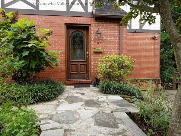 707 Laurel Road, Charleston, WV 25314