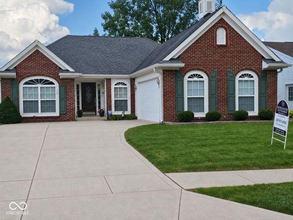 64 Hilltop Farms Boulevard, New Whiteland, IN 46184