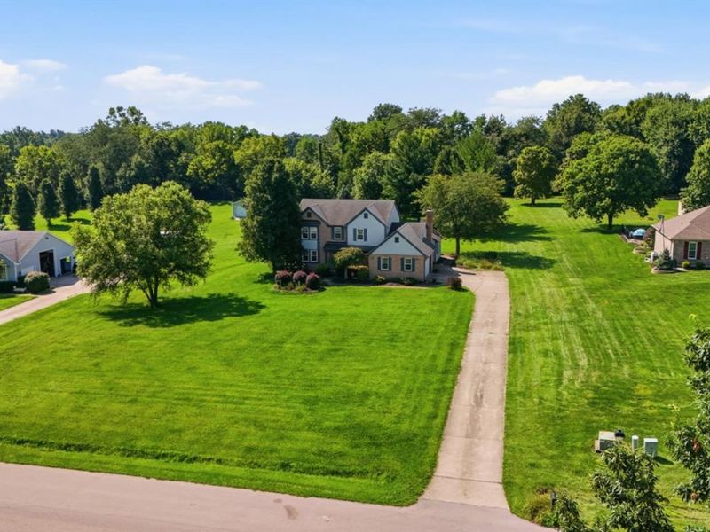 1835 Chardonnay Drive, Hamilton Township, OH 45152 Photo 2