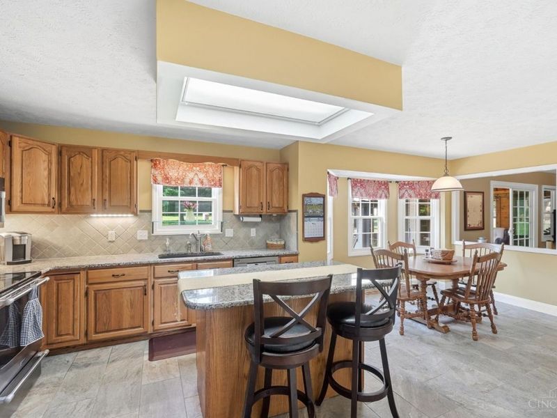1835 Chardonnay Drive, Hamilton Township, OH 45152 Photo 21