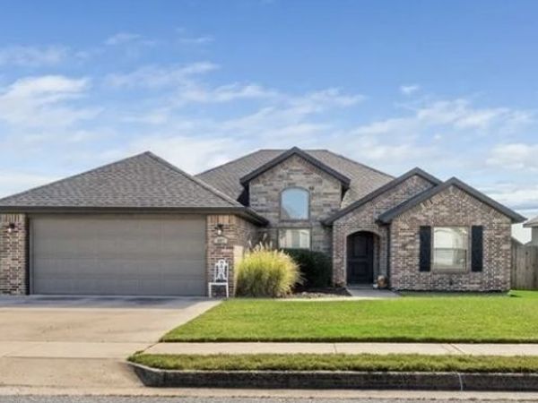 807 Sand Street, Cave Springs, AR 72718