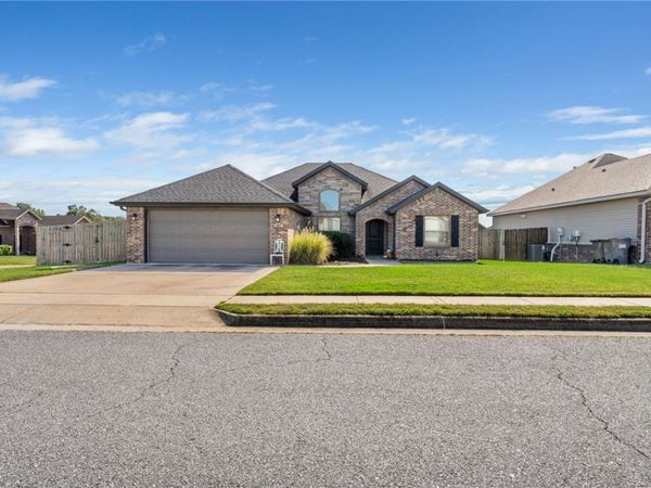 807 Sand Street , Cave Springs, AR 72718