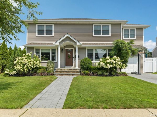 790 Garden Drive , Franklin Square, NY 11010