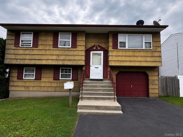 305 10th Avenue , East Northport, NY 11731