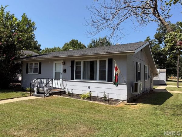 629 W Elk Street , Dexter, MO 63841