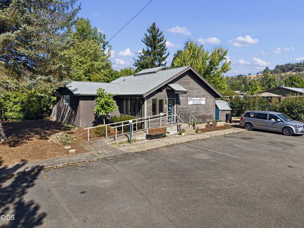 92 NW Glenhart Avenue, Winston, OR 97496