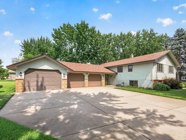 3800 101st Avenue N, Brooklyn Park, MN 55443