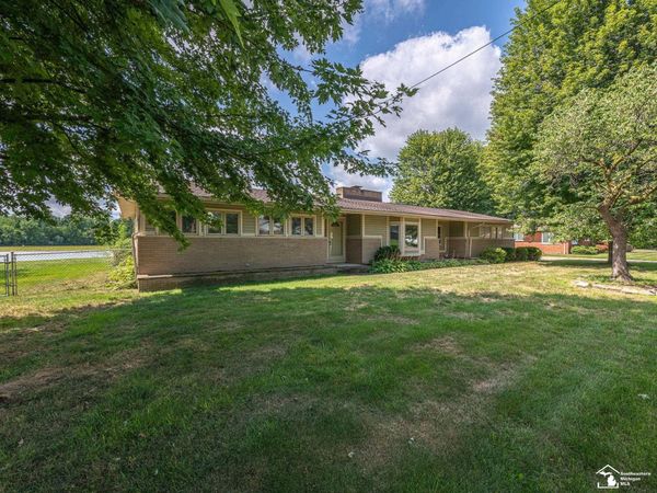 26995 James Avenue, Flat Rock, MI 48134