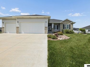 1426 E 9th Street, Hickman, NE 68372
