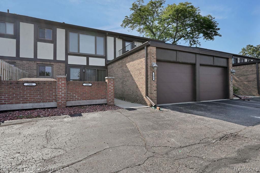 206 Country Club Drive, Saint Clair Shores, Mi 48082 Main Photo
