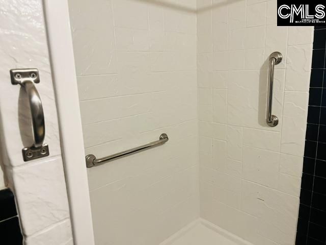 215 Greenwood Road  Photo 20