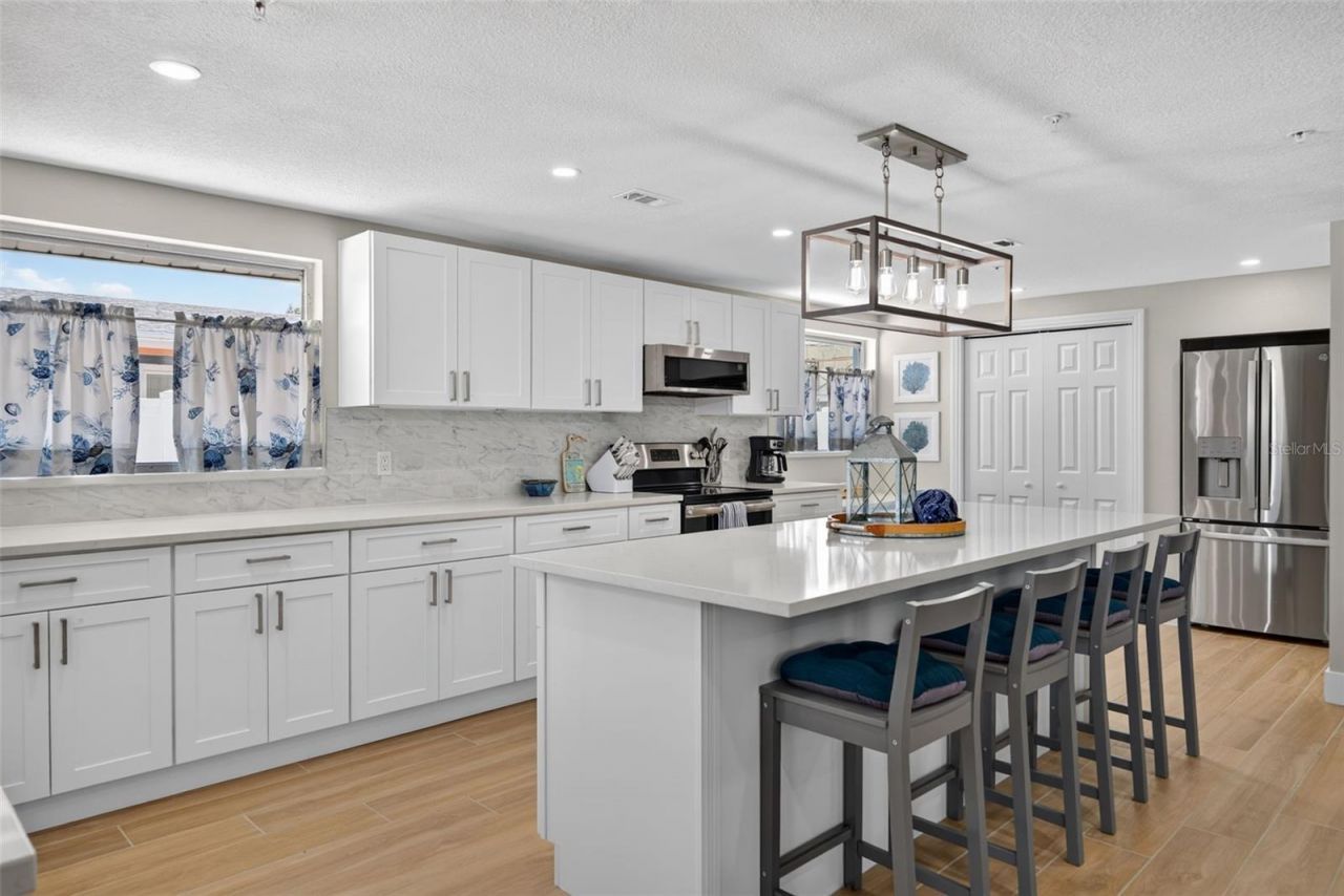 401 63rd Street, Holmes Beach, FL 34217 Photo