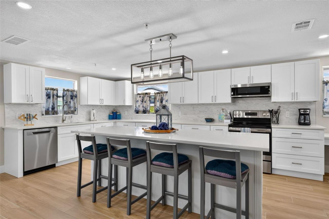 401 63rd Street, Holmes Beach, FL 34217 Photo