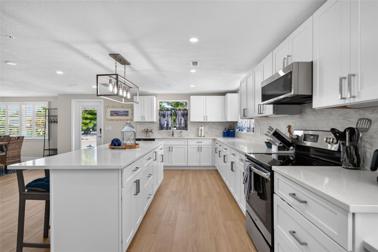 401 63rd Street, Holmes Beach, FL 34217 Photo
