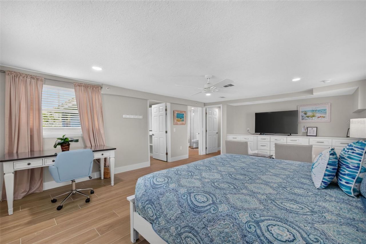 401 63rd Street, Holmes Beach, FL 34217 Photo