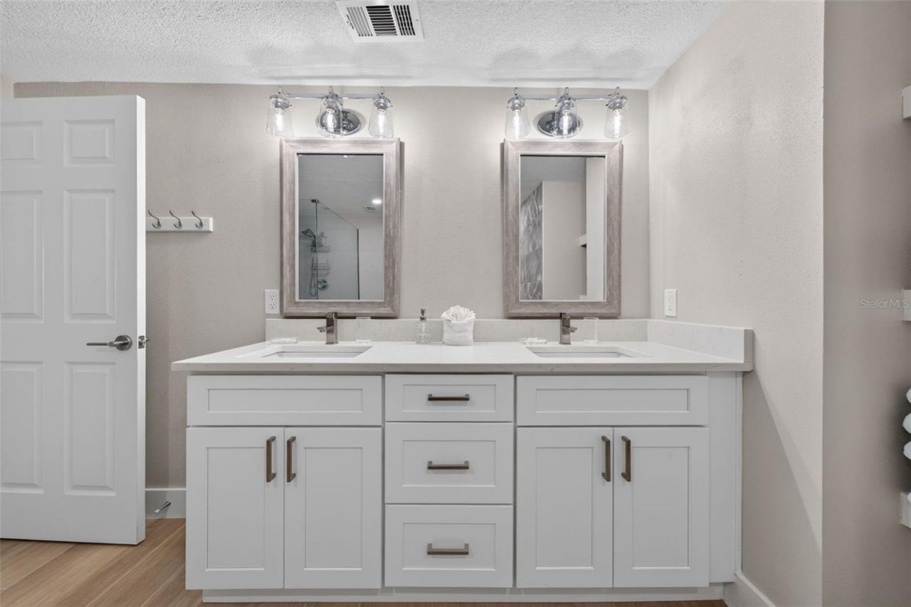401 63rd Street, Holmes Beach, FL 34217 Photo