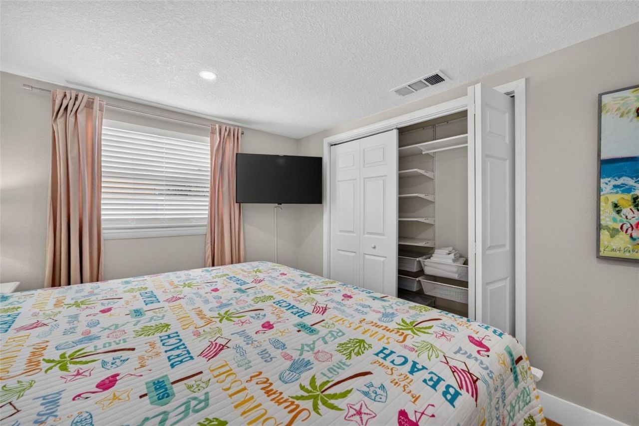 401 63rd Street, Holmes Beach, FL 34217 Photo
