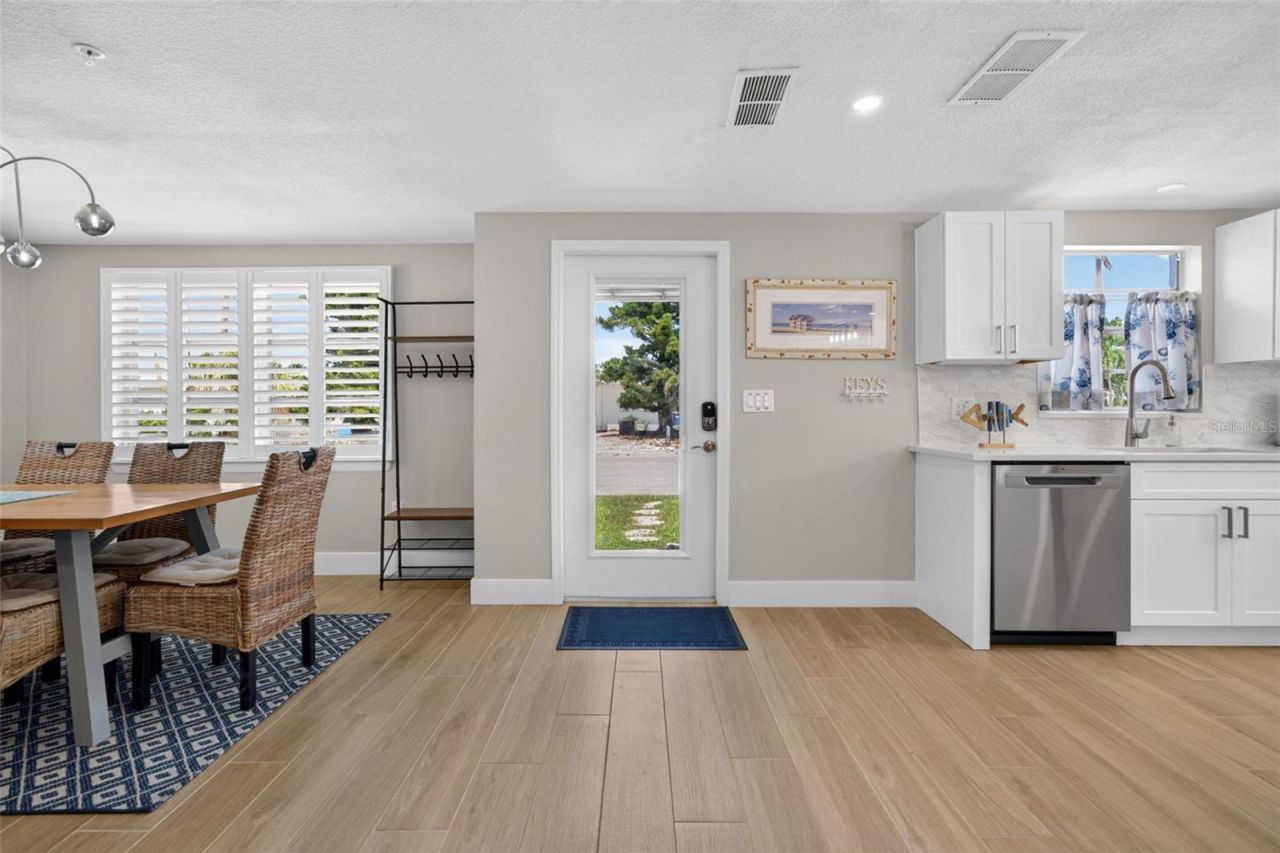 401 63rd Street, Holmes Beach, FL 34217 Photo
