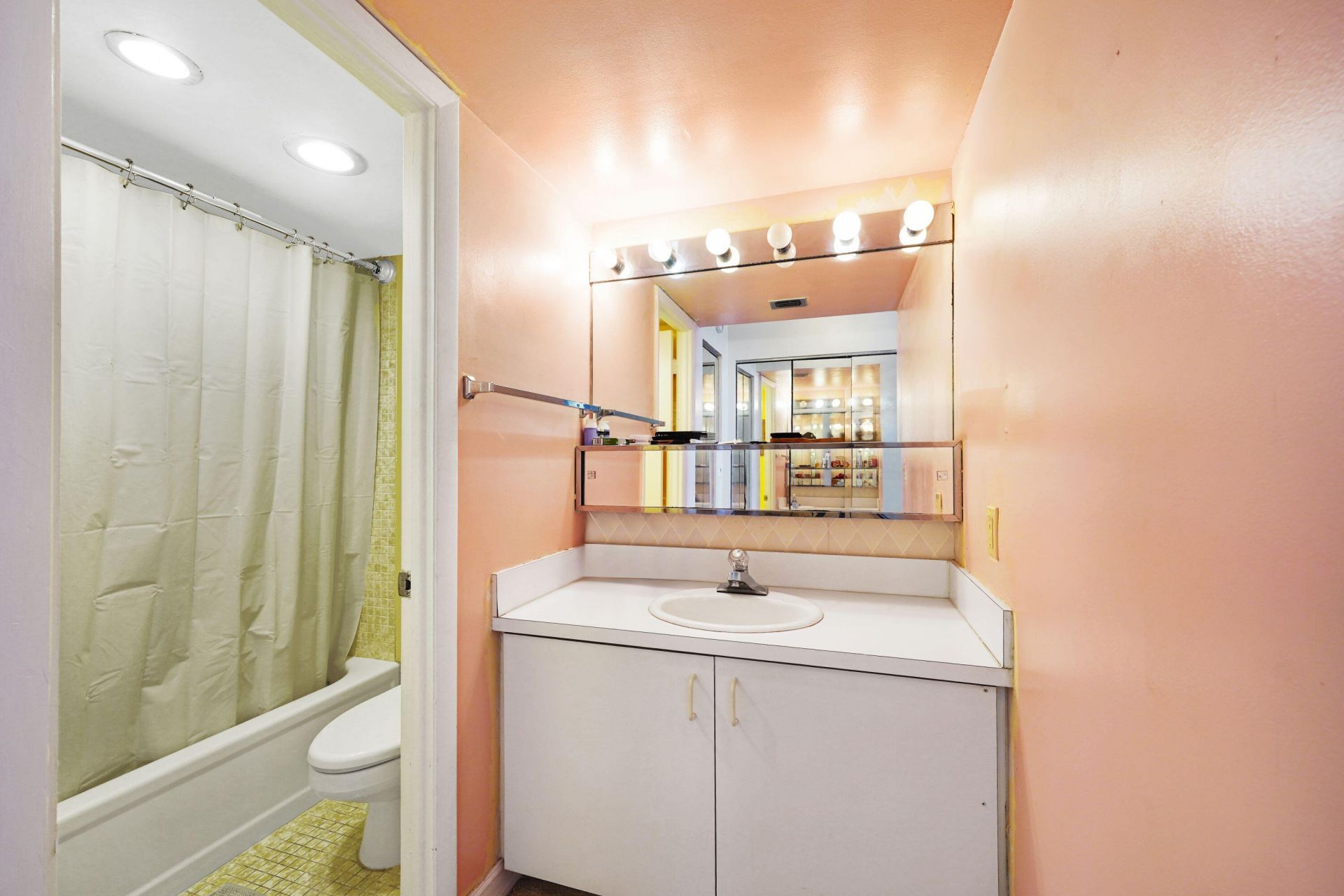 1400 Saint Charles Place, Unit 624, Pembroke Pines, FL 33026 Photo