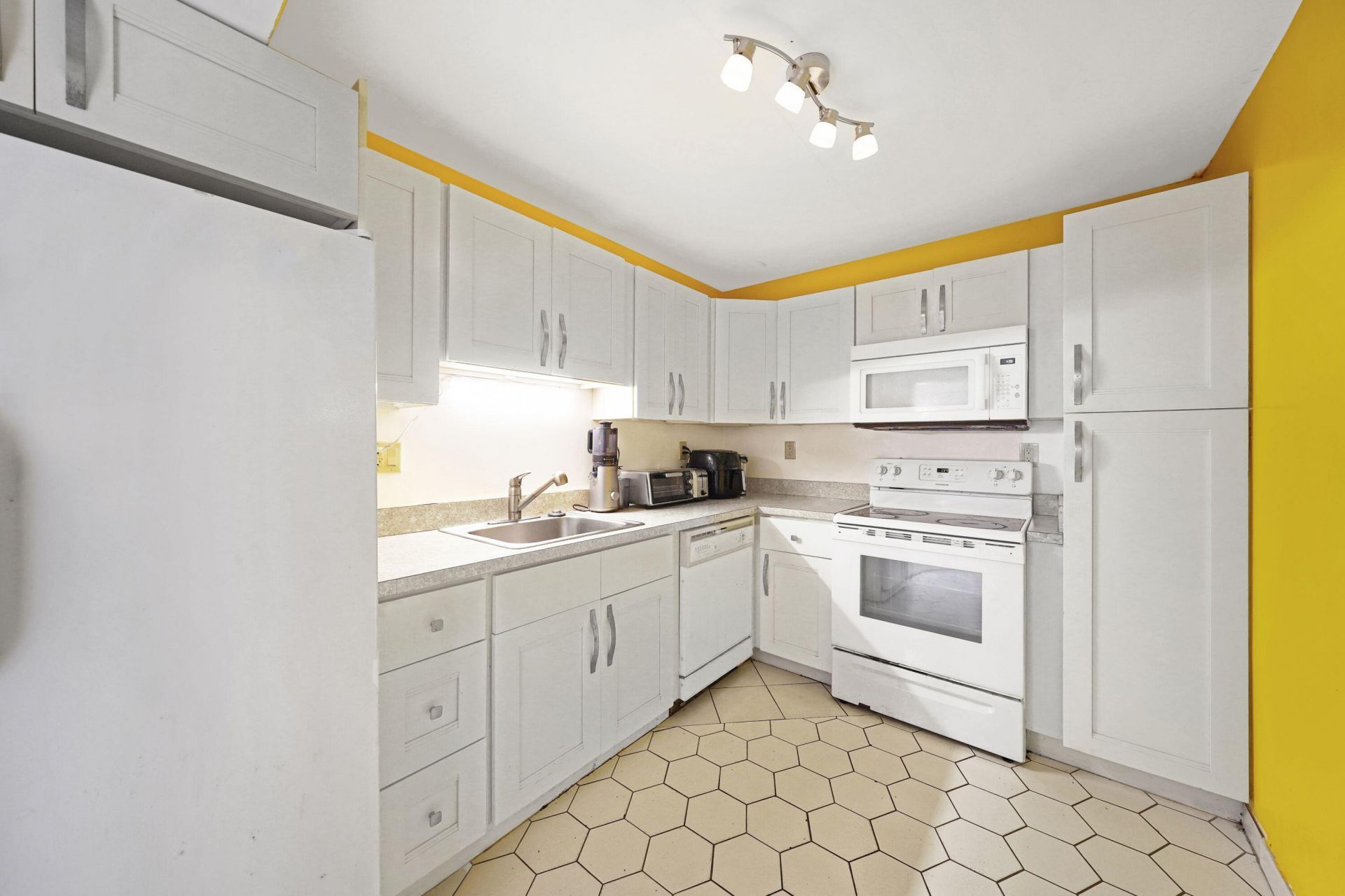 1400 Saint Charles Place, Unit 624, Pembroke Pines, FL 33026 Photo
