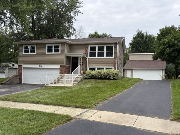 7728 Dalewood Parkway , Woodridge, IL 60517