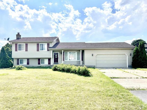 1434 S Vernon Road, Corunna, MI 48817