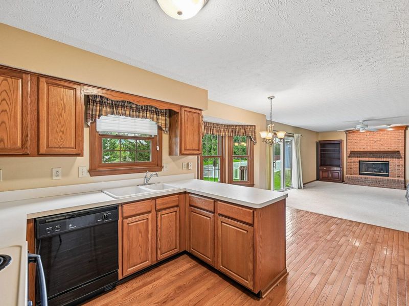 8459 Juniper Drive, Lewis Center, OH 43035 Photo 13