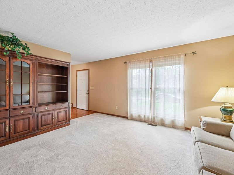 8459 Juniper Drive, Lewis Center, OH 43035 Photo 7