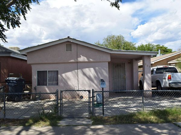 909 Pacific Avenue SW, Albuquerque, NM 87102