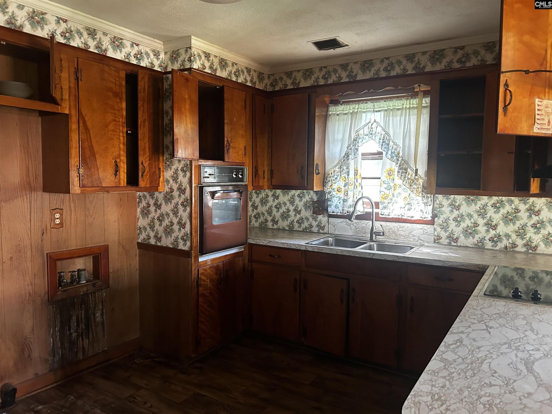 1184 Woodbine Drive  Photo 4