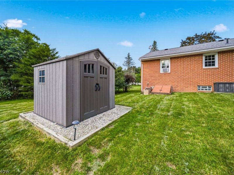 13687 Carlton Street, Burton, OH 44021 Photo 24
