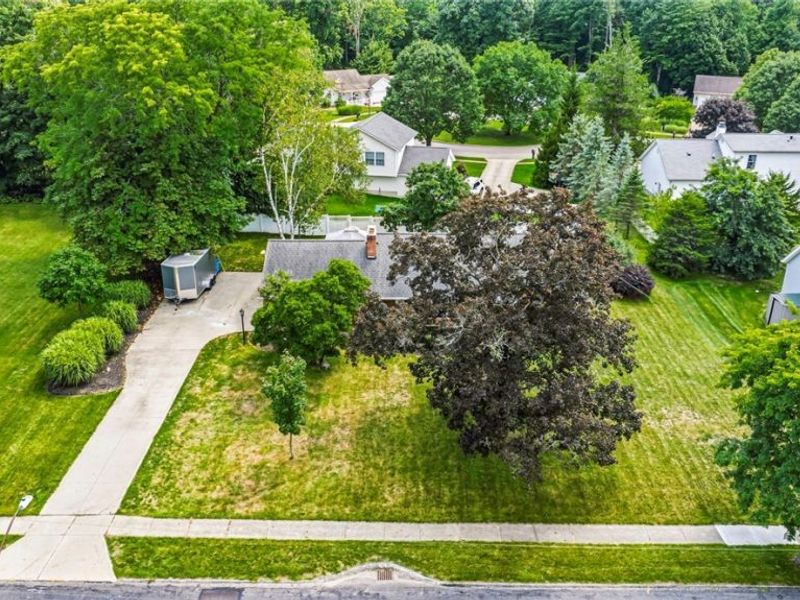 13687 Carlton Street, Burton, OH 44021 Photo 27