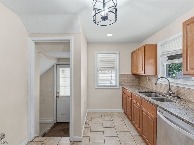 19316 Milan Drive, Maple Heights, OH 44137 Photo 8
