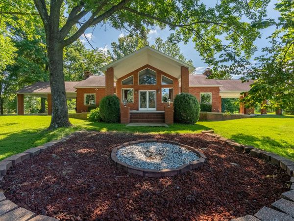 208 Silver Bullet Drive , Carbondale, IL 62901