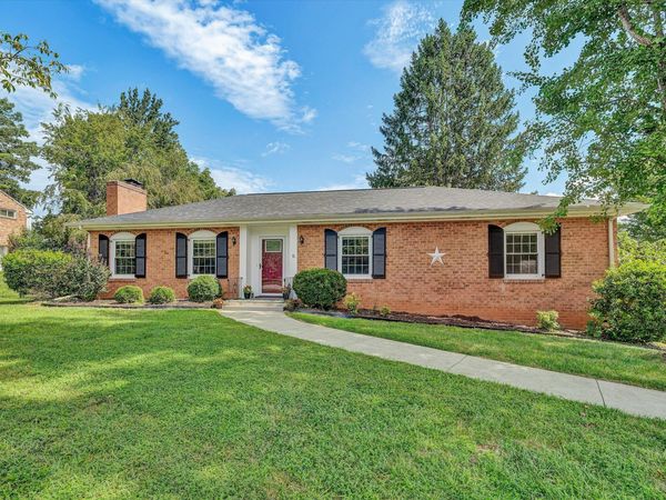 4203 Woodridge DR, Roanoke, VA 24018