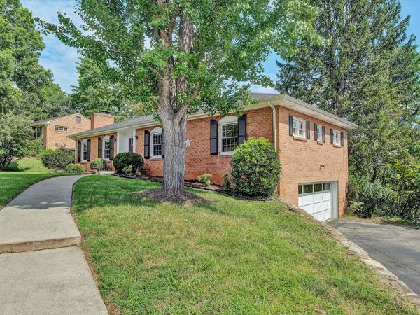 4203 Woodridge DR, Roanoke, VA 24018