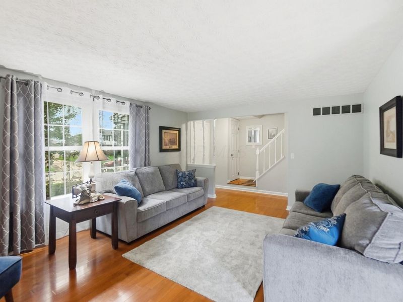 966 Hilton Drive , Reynoldsburg, OH 43068 Photo 5