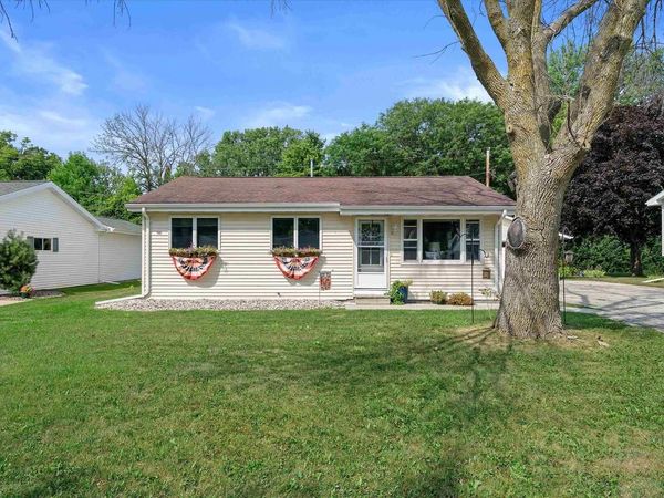 1008 MEADOWVIEW DRIVE, Menasha, WI 54952