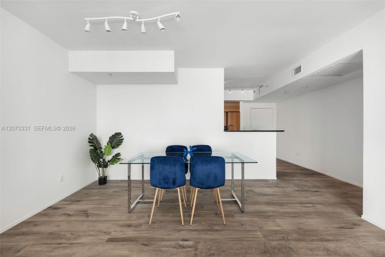 335 S Biscayne Blvd , Unit 2805, Miami, FL 33131 Photo