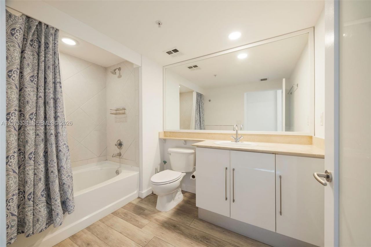 335 S Biscayne Blvd , Unit 2805, Miami, FL 33131 Photo