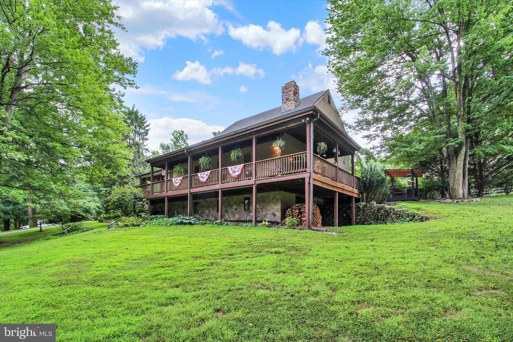 5318 BENTZ ROAD, SPRING GROVE, PA 17362