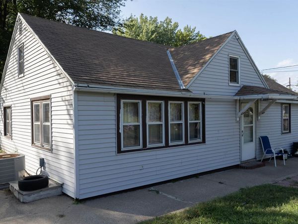 1513 S FAIRMOUNT ST, Sioux City, IA 51106