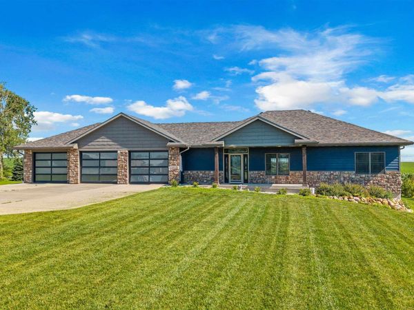 1862 135TH ST, Larchwood, IA 51241