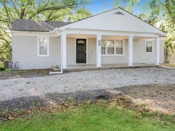 1904 N KENDALL Road, Independence, MO 64058