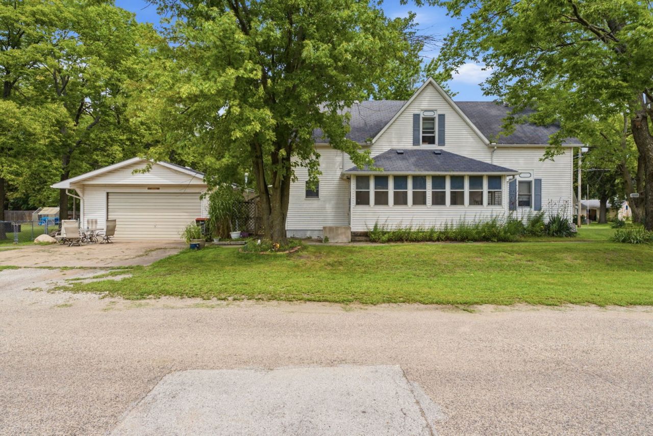 201 4th Street, New Boston, IL 61272 Main Photo