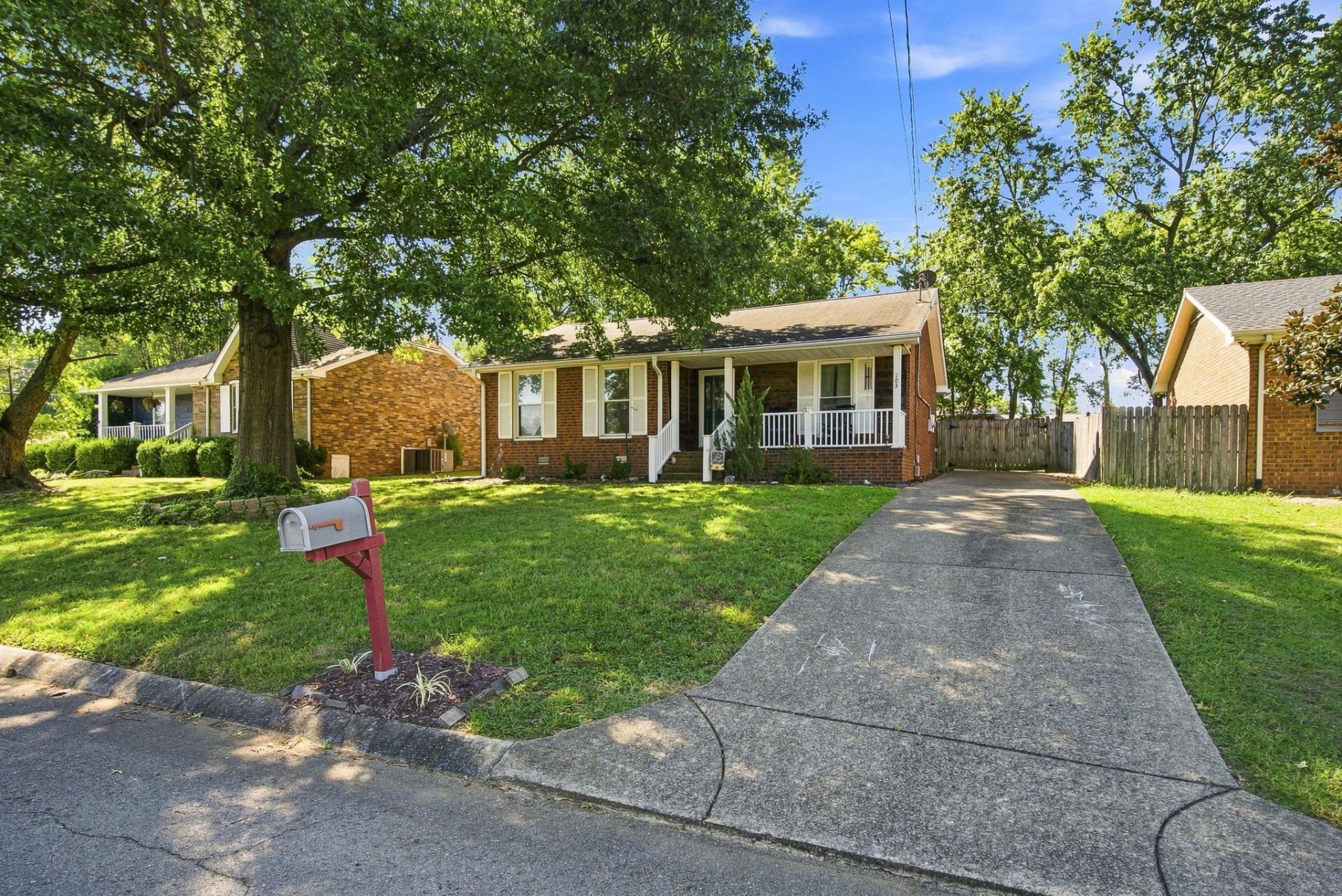 103 Glen Oak Ct W, Hendersonville, TN 37075 Main Photo