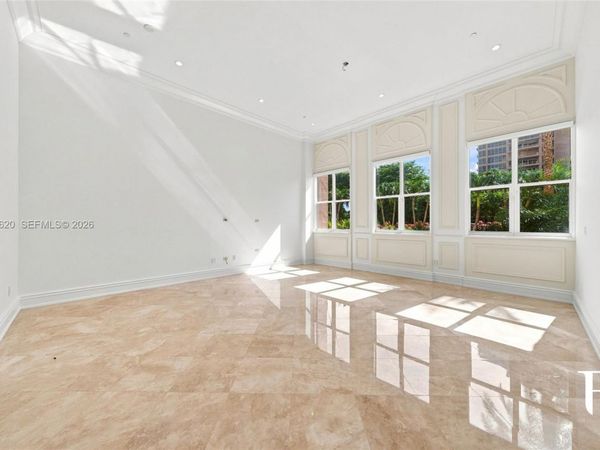 60 Edgewater Dr , Unit East, Coral Gables, FL 33133