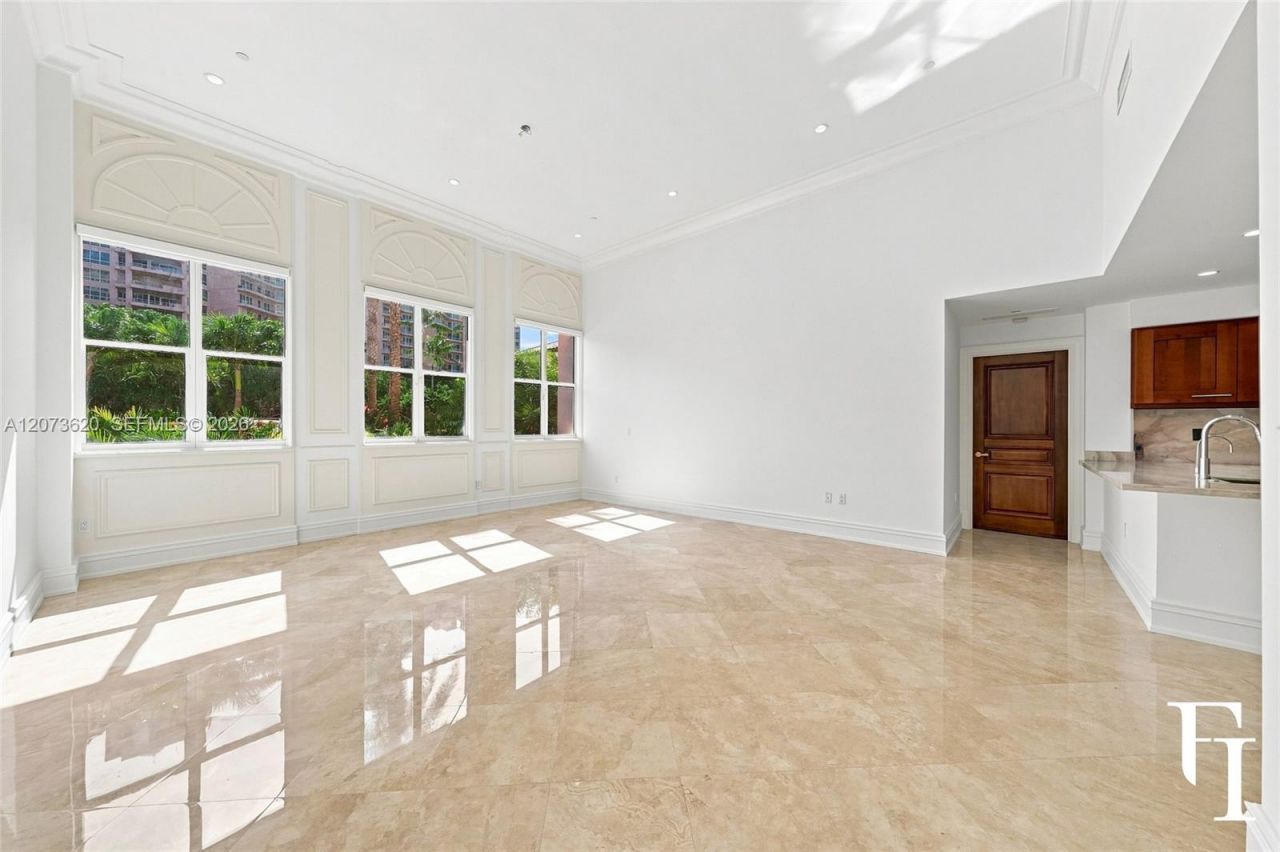 60 Edgewater Dr , Unit East, Coral Gables, FL 33133 Photo