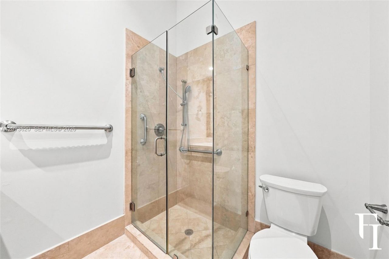 60 Edgewater Dr , Unit East, Coral Gables, FL 33133 Photo